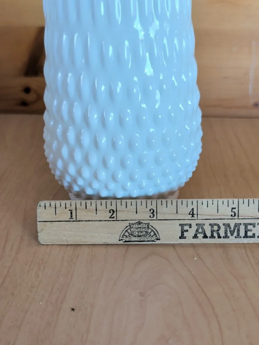 VTG. Fenton, White Hobnail Glass Vase - Elegant Home Accents.🌟🌟🌟